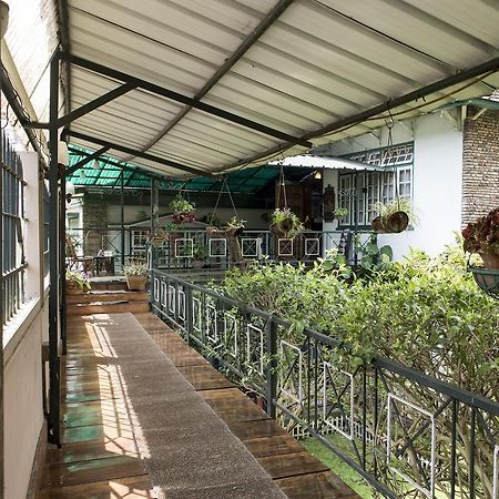Oyo 2402 Hotel Highwinds Shillong Esterno foto