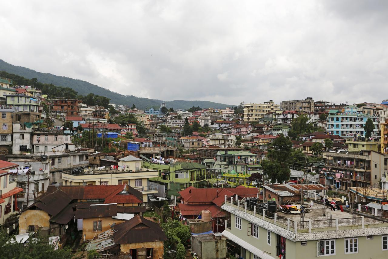 Oyo 2402 Hotel Highwinds Shillong Esterno foto